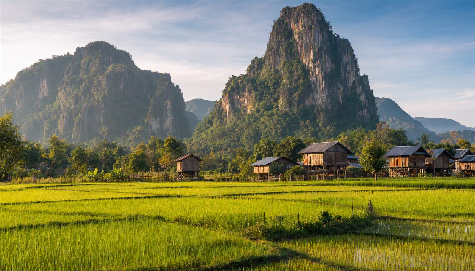 Picchi calcarei sui campi di riso nello Stato Kayah